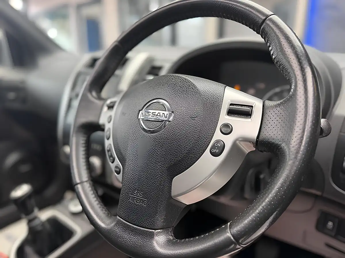 Used 2014 Nissan X-Trail Tekna Grey - Interior and Exterior details 16