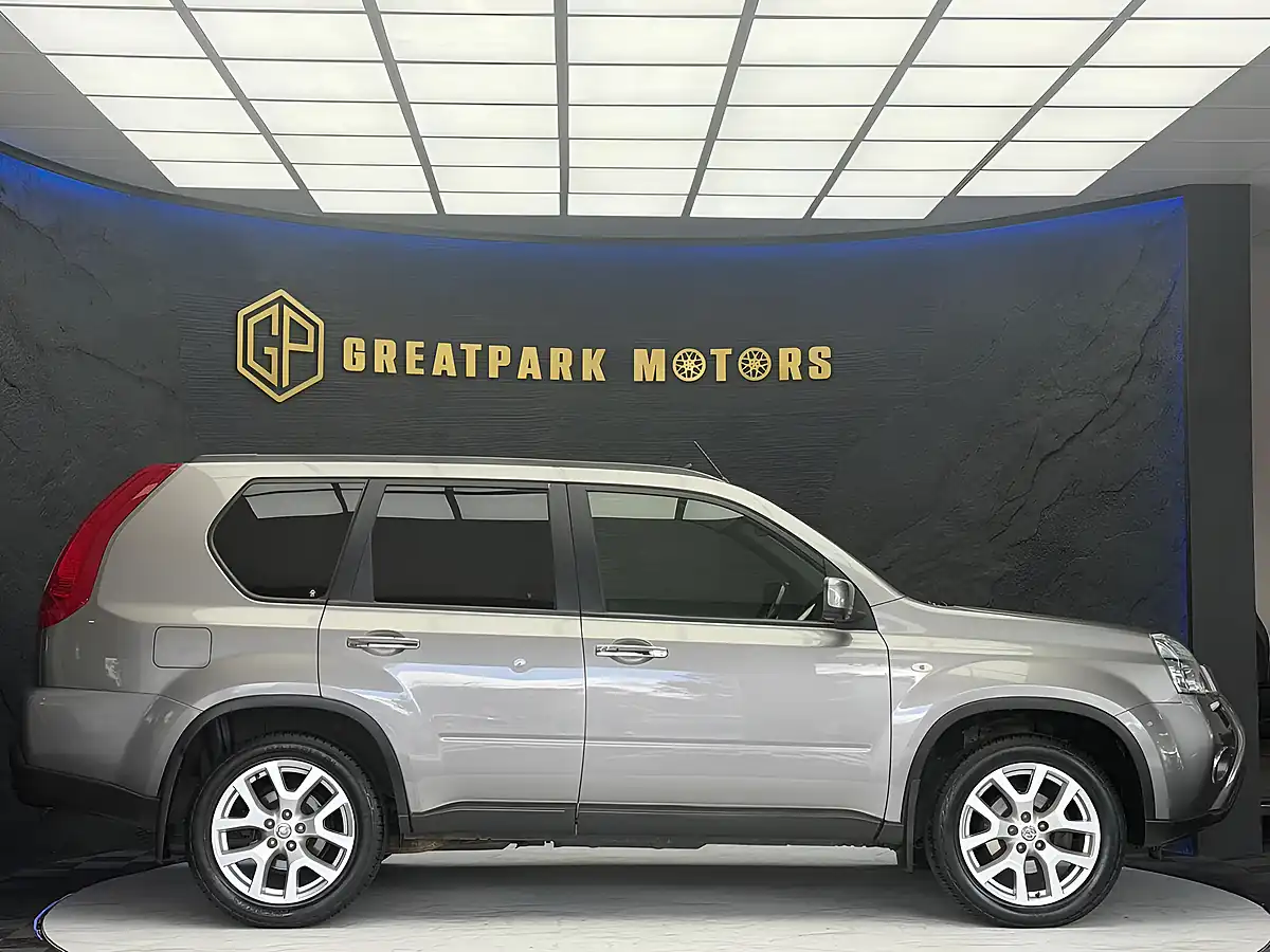 Used 2014 Nissan X-Trail Tekna Grey - Interior and Exterior details 4