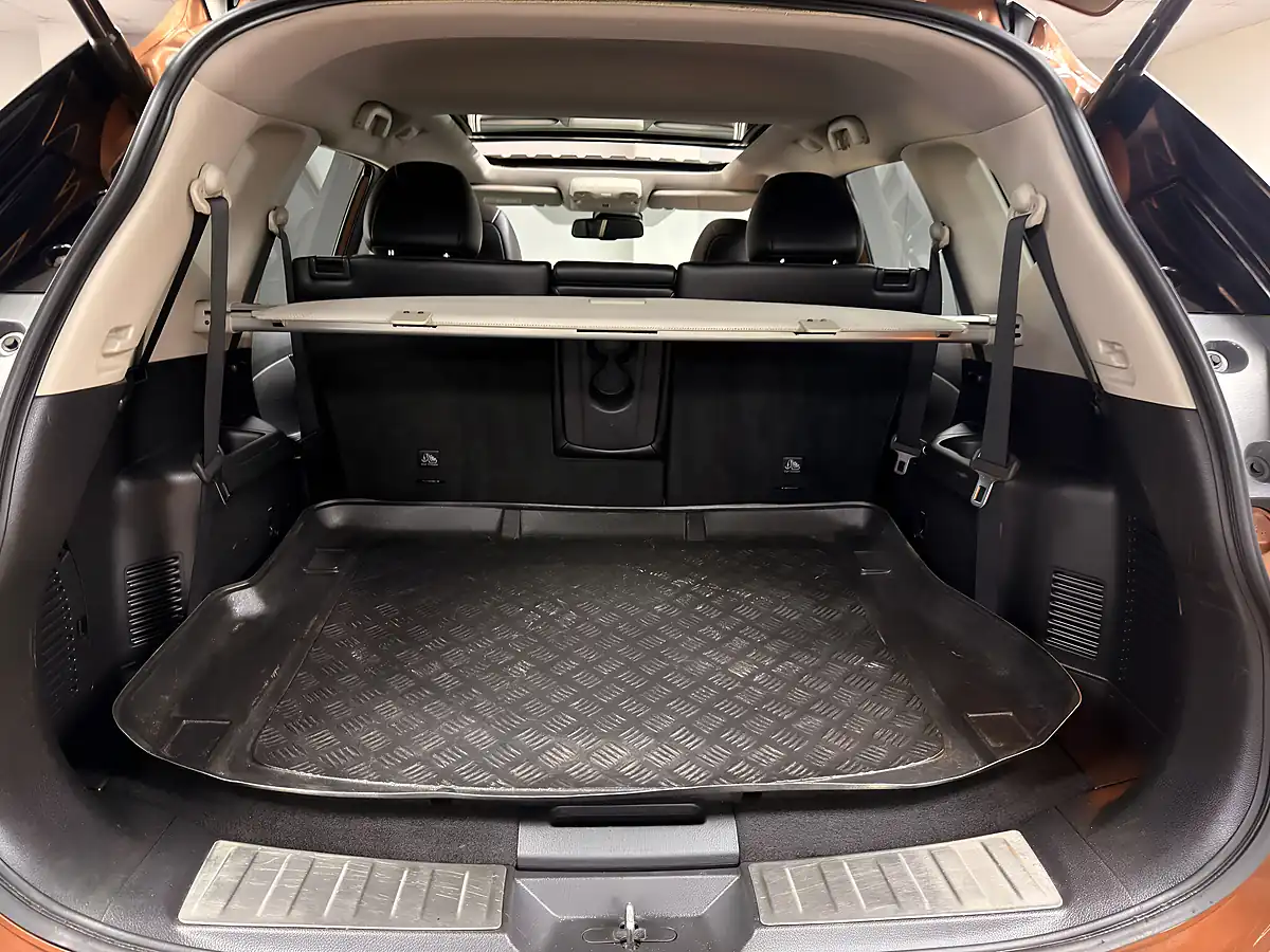 Used 2014 Nissan X-Trail Tekna Orange Metallic - Interior and Exterior details 17