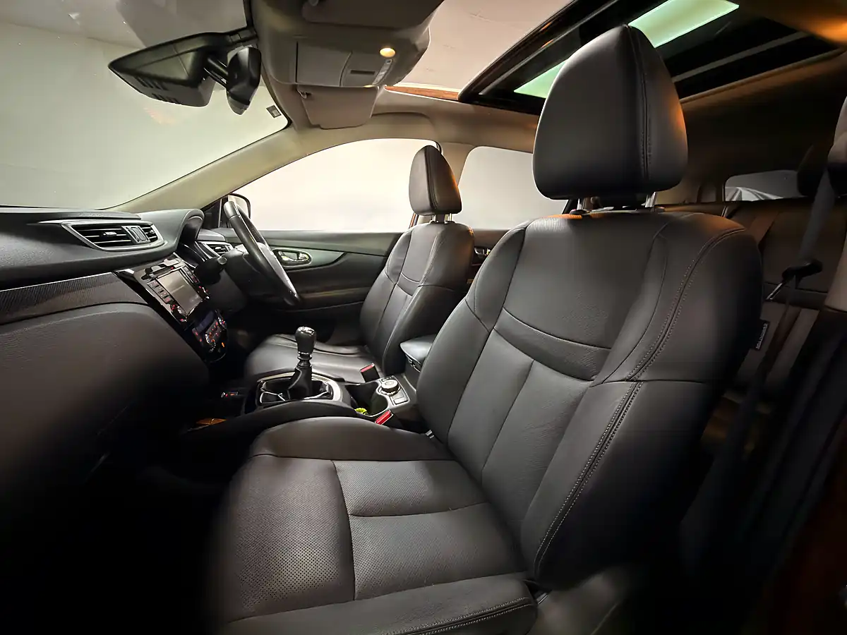 Used 2014 Nissan X-Trail Tekna Orange Metallic - Interior and Exterior details 18