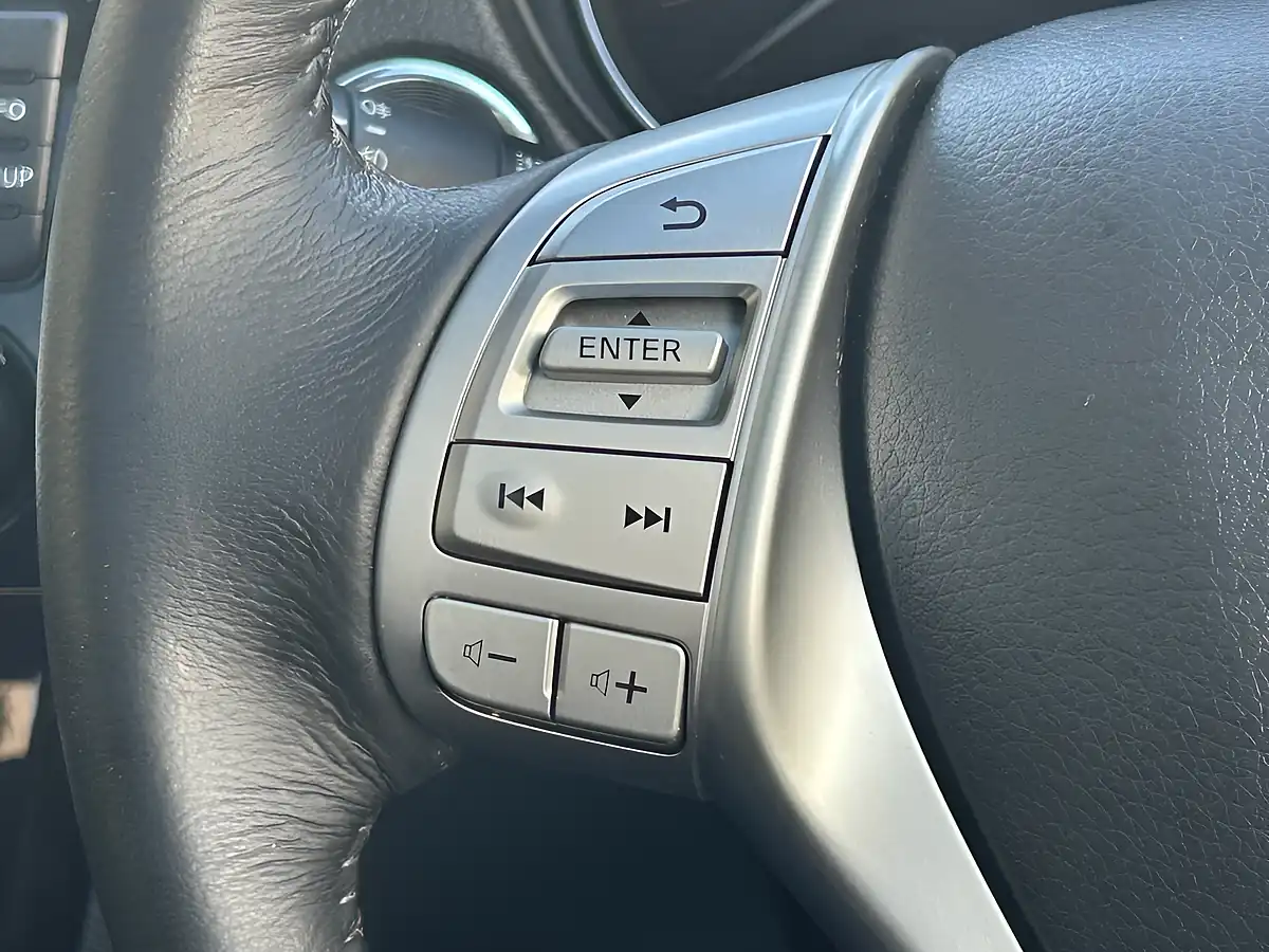 Used 2014 Nissan X-Trail Tekna White - Interior and Exterior details 15