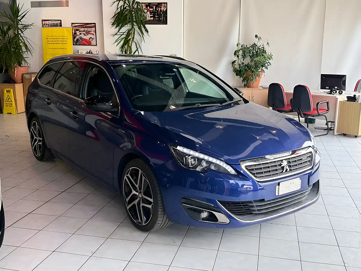 Used 2014 Peugeot 1007 Estate Import Blue - Front View