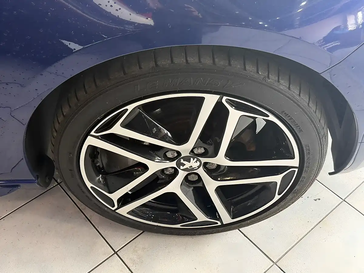 Used 2014 Peugeot 1007 Estate Import Blue - Interior and Exterior details 19