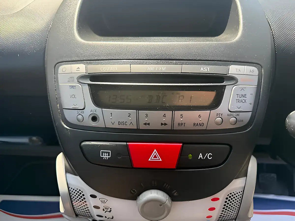 Used 2014 Peugeot 107 Active Purple - Interior and Exterior details 15