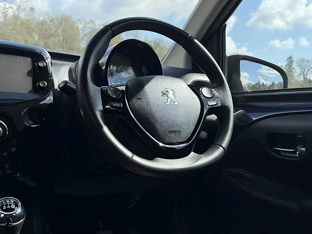 Used 2014 Peugeot 108 Allure Blue - Interior and Exterior details 16