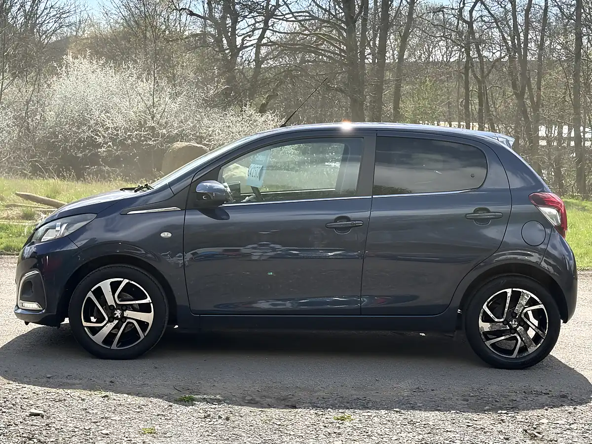 Used 2014 Peugeot 108 Allure Blue - Interior and Exterior details 9