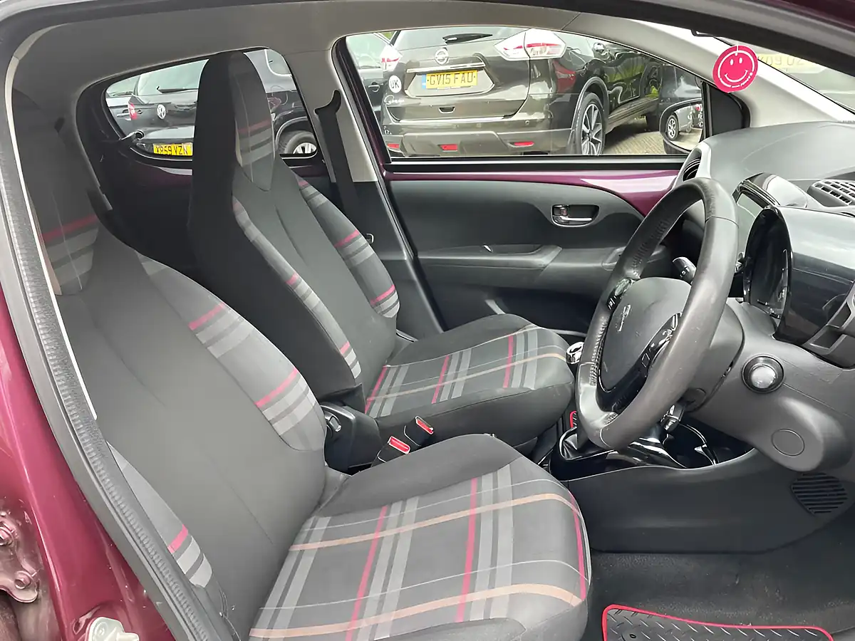 Used 2014 Peugeot 108 Allure Purple - Interior and Exterior details 10