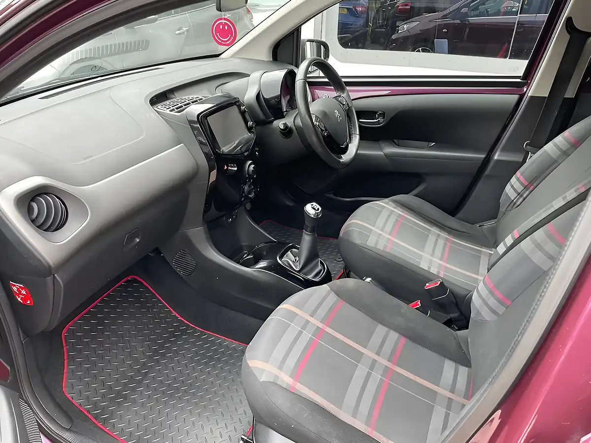 Used 2014 Peugeot 108 Allure Purple - Interior and Exterior details 13