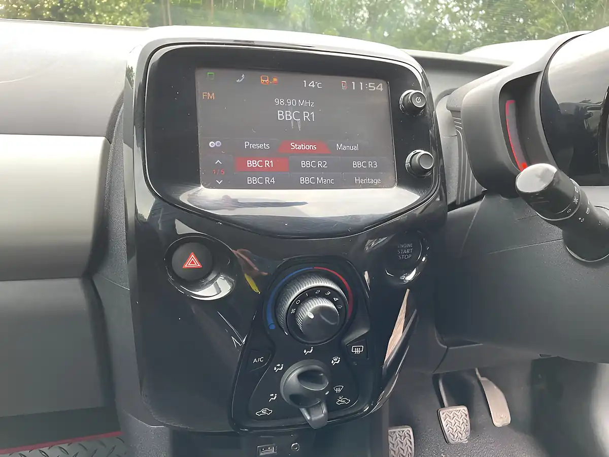 Used 2014 Peugeot 108 Allure Purple - Interior and Exterior details 14