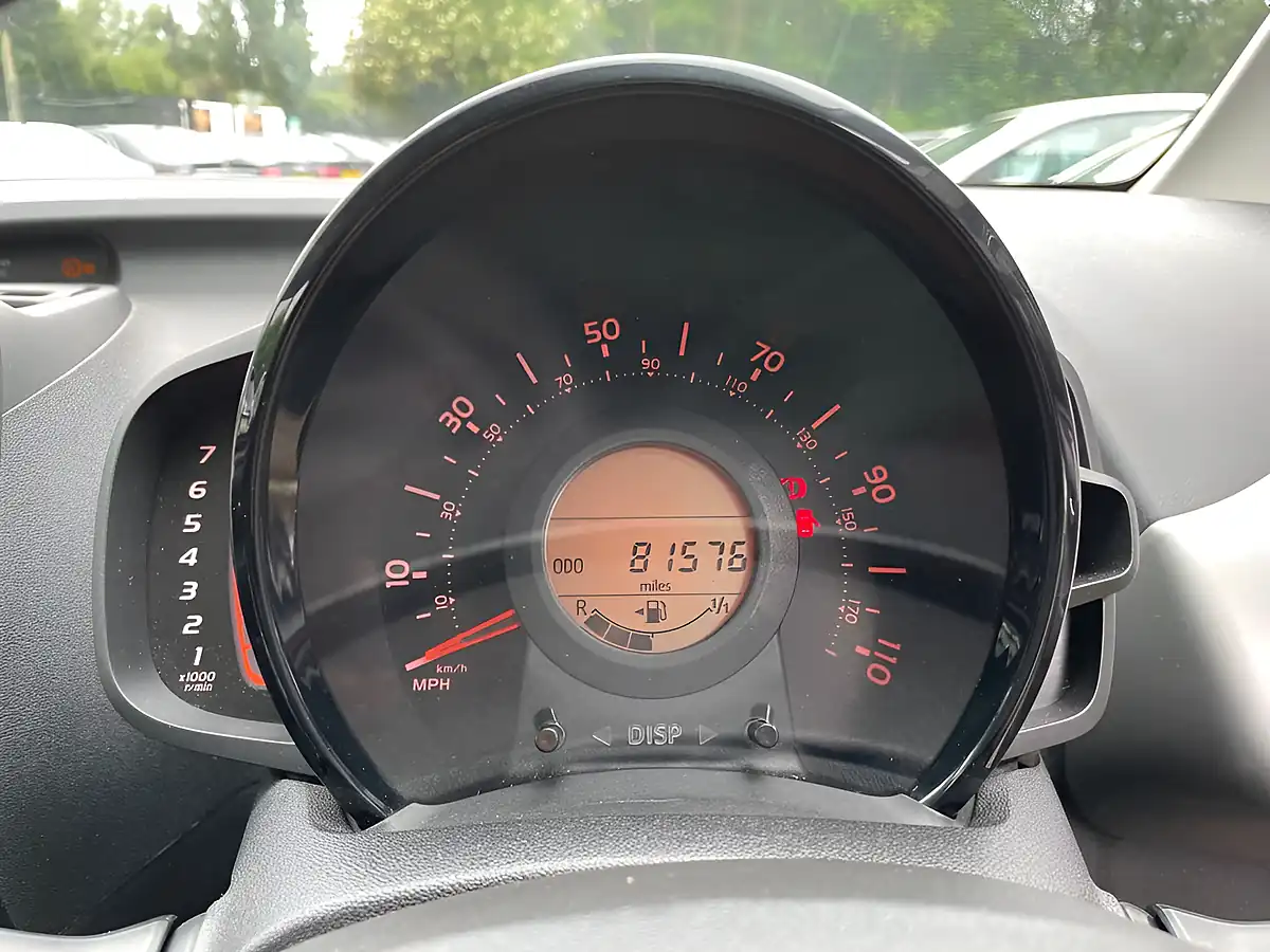 Used 2014 Peugeot 108 Allure Purple - Interior and Exterior details 17