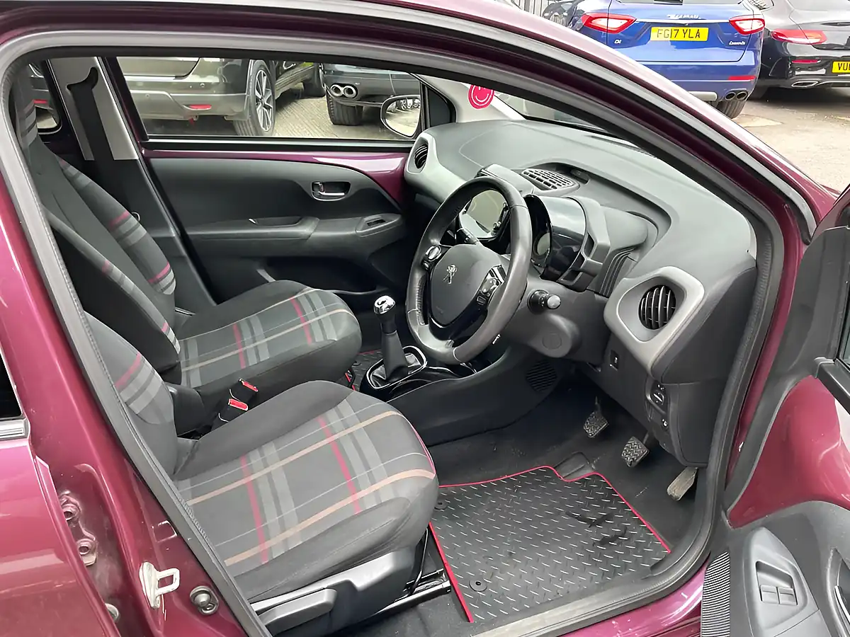 Used 2014 Peugeot 108 Allure Purple - Interior and Exterior details 9