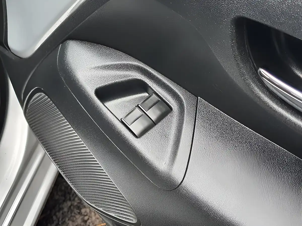 Used 2014 Peugeot 108 Allure Silver - Interior and Exterior details 15