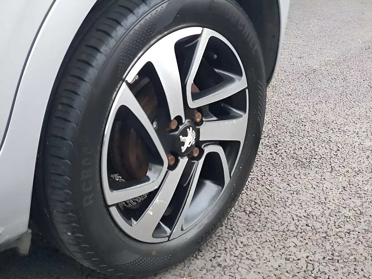 Used 2014 Peugeot 108 Allure Silver - Interior and Exterior details 9