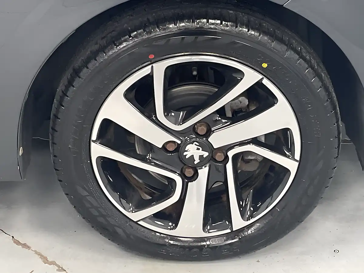 Used 2014 Peugeot 108 Feline Carbon Grey - Interior and Exterior details 13