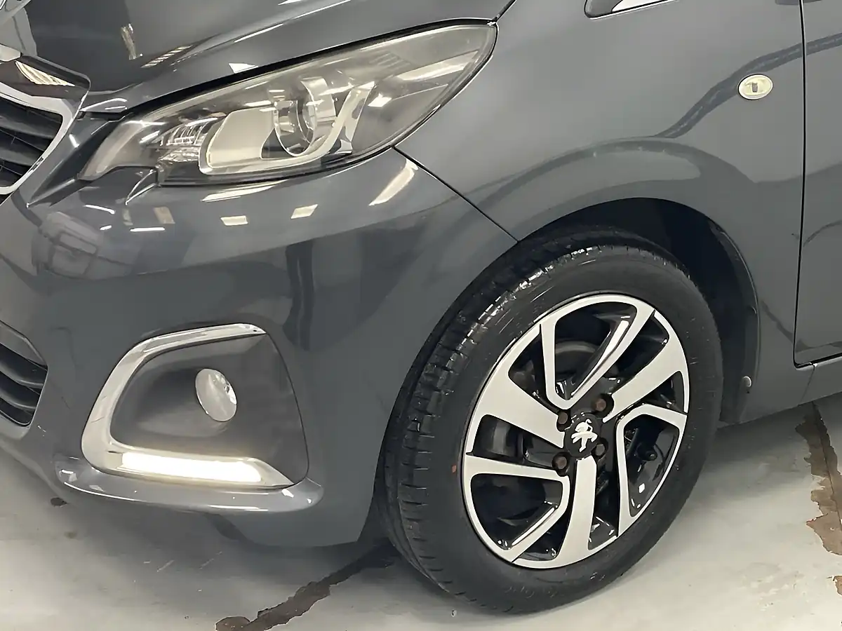 Used 2014 Peugeot 108 Feline Carbon Grey - Interior and Exterior details 5