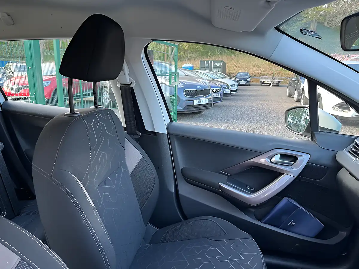 Used 2014 Peugeot 2008 Active White - Interior and Exterior details 12