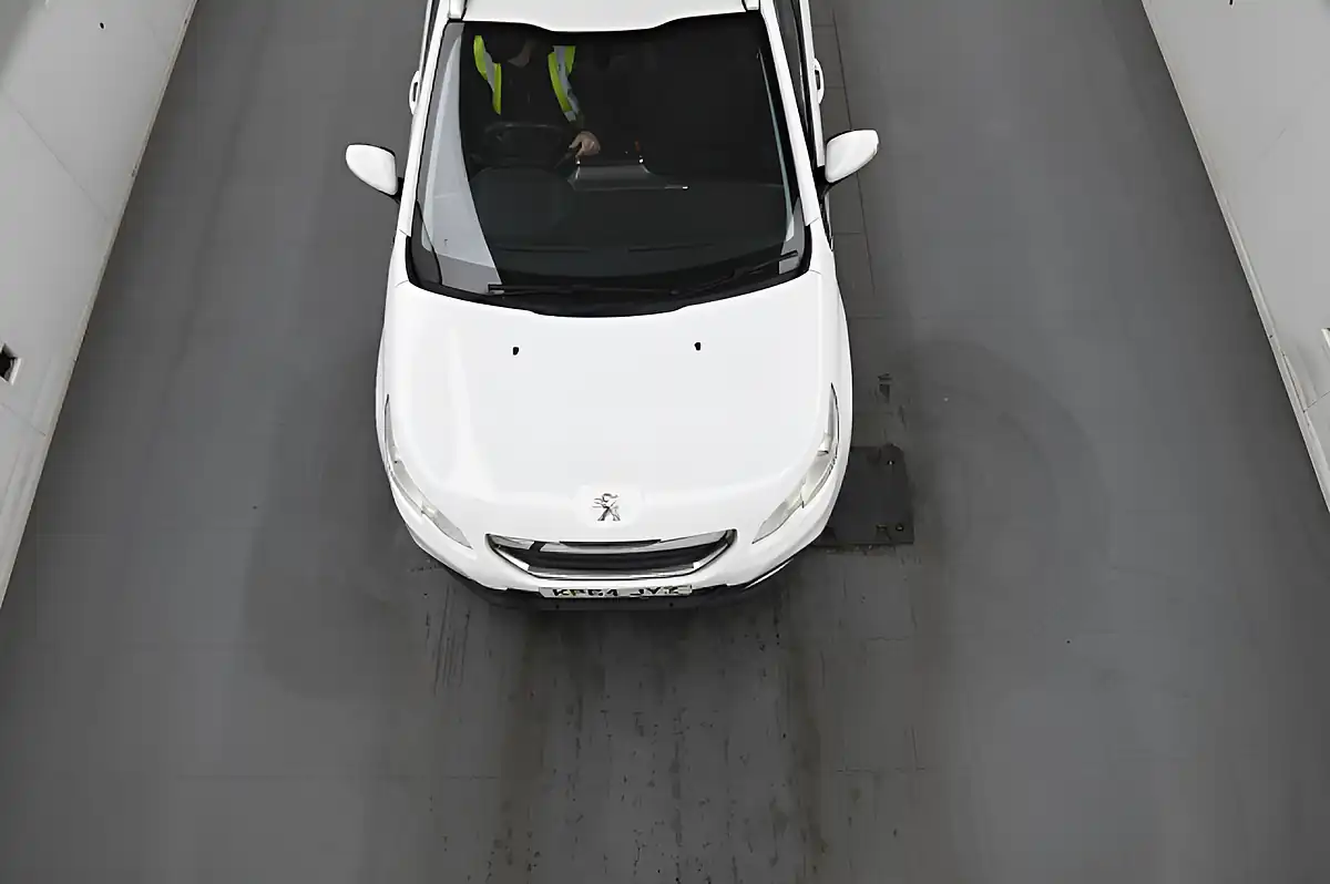 Used 2014 Peugeot 2008 Active White - Interior and Exterior details 4