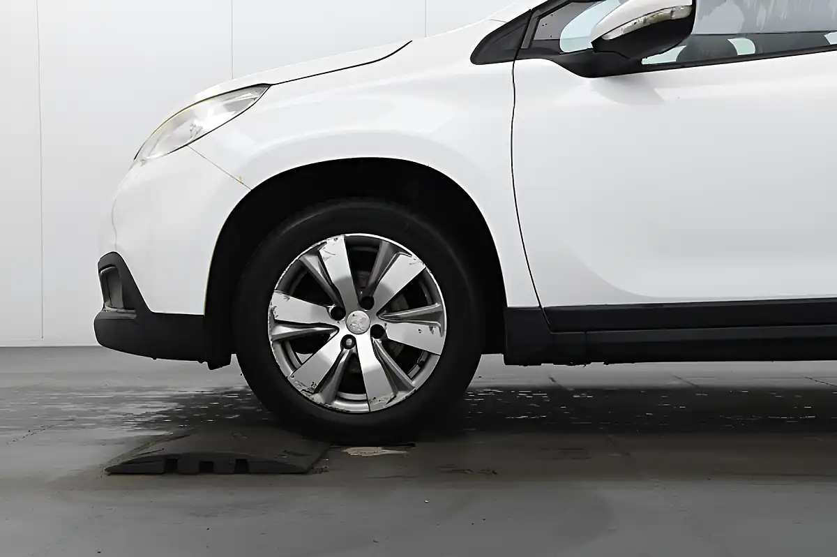 Used 2014 Peugeot 2008 Active White - Interior and Exterior details 8