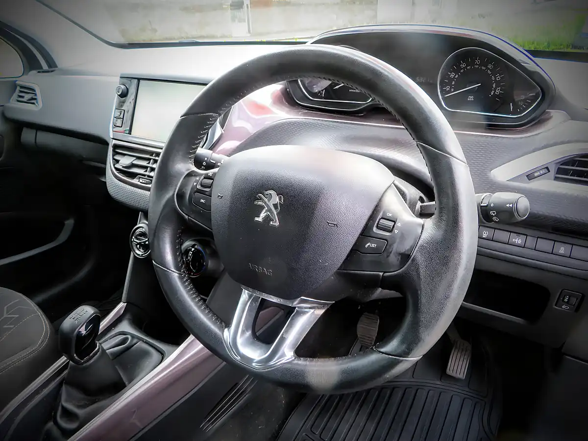 Used 2014 Peugeot 2008 Active White - Interior and Exterior details 11