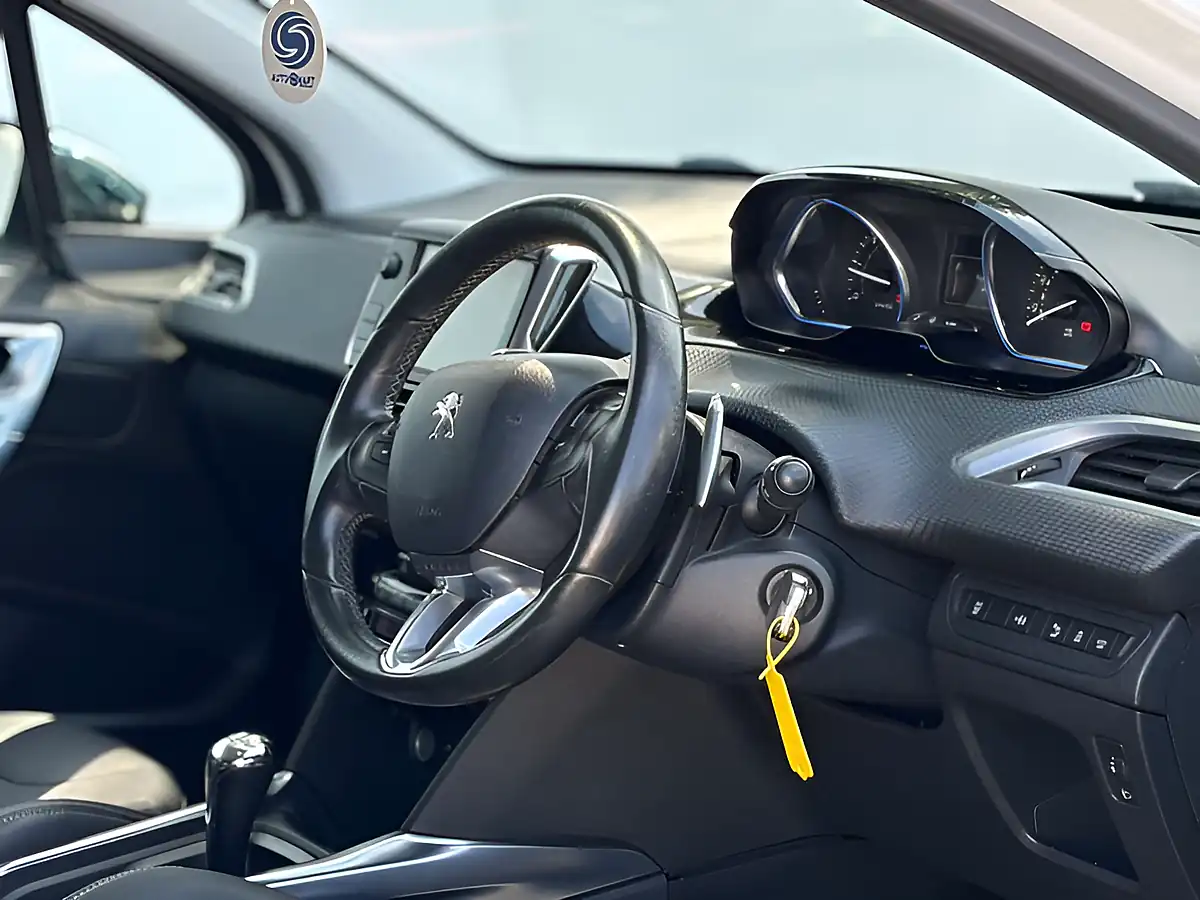 Used 2014 Peugeot 2008 Allure Bianca White - Interior and Exterior details 11