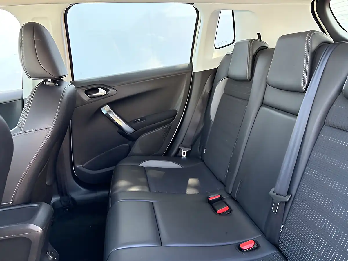 Used 2014 Peugeot 2008 Allure Bianca White - Interior and Exterior details 18