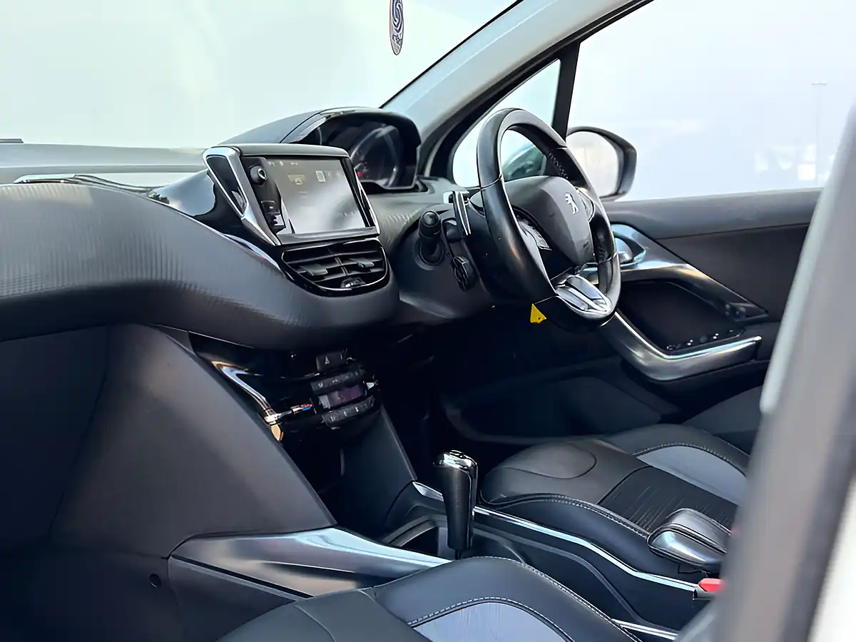 Used 2014 Peugeot 2008 Allure Bianca White - Interior and Exterior details 19
