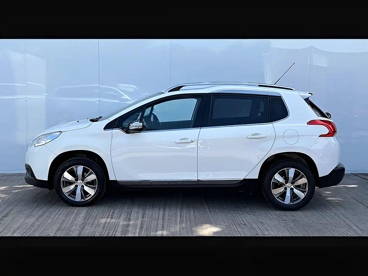 Used 2014 Peugeot 2008 Allure Bianca White - Interior and Exterior details 6