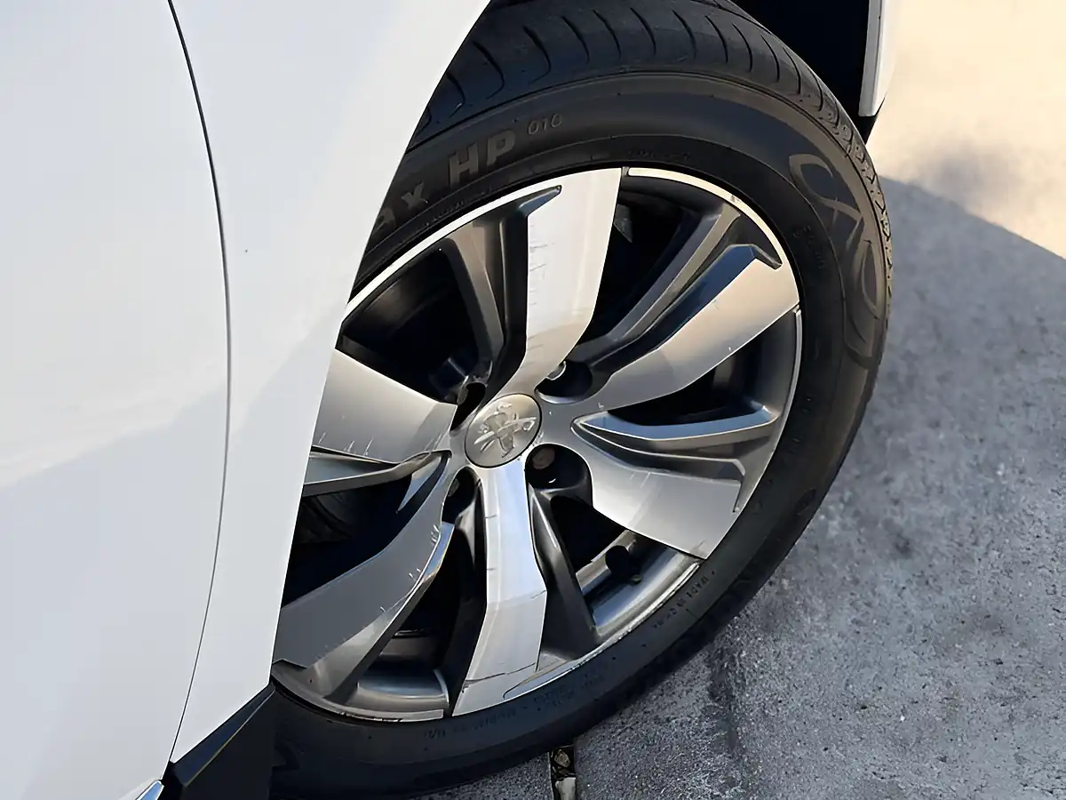 Used 2014 Peugeot 2008 Allure Bianca White - Interior and Exterior details 8