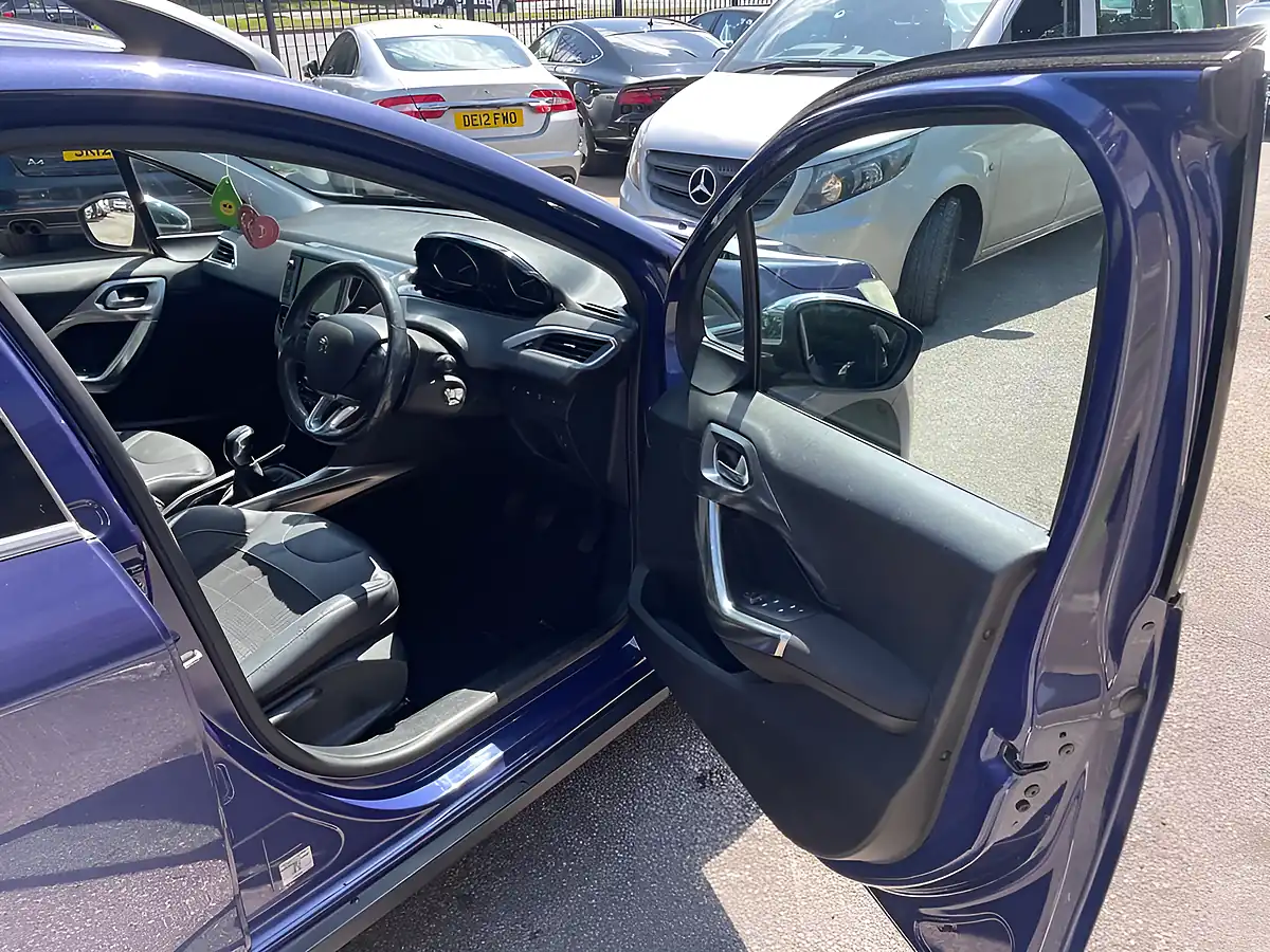 Used 2014 Peugeot 2008 Allure Blue - Interior and Exterior details 8