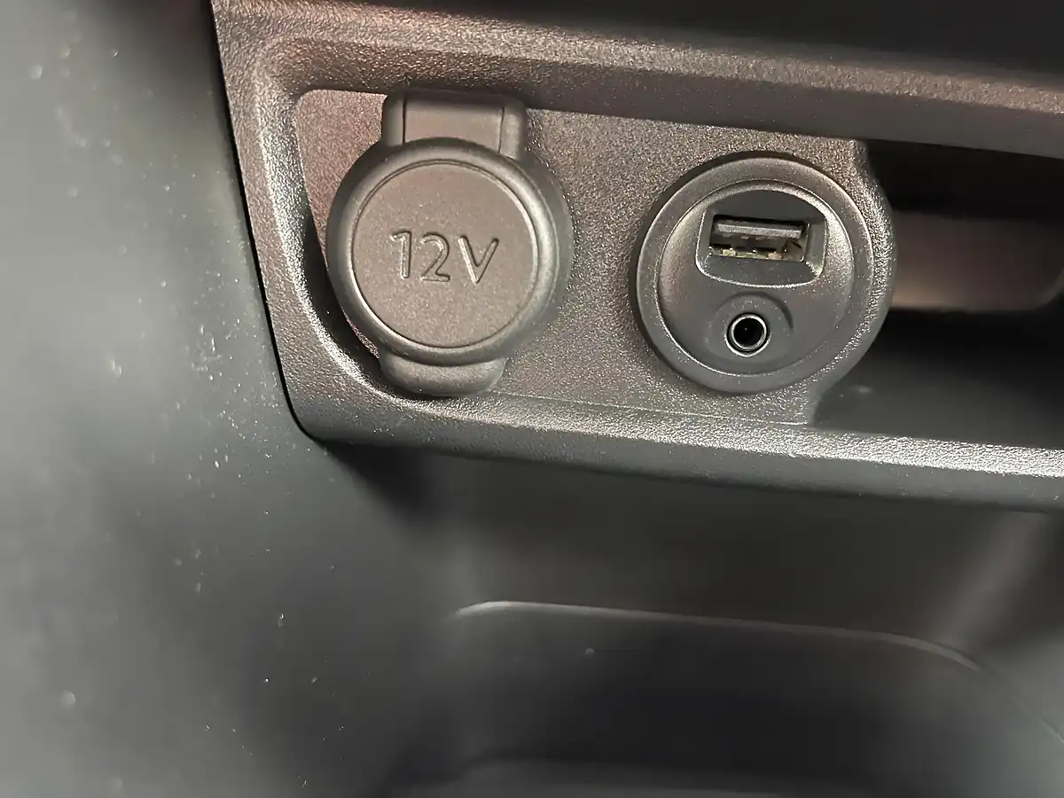 Used 2014 Peugeot 2008 Allure Blue - Interior and Exterior details 12