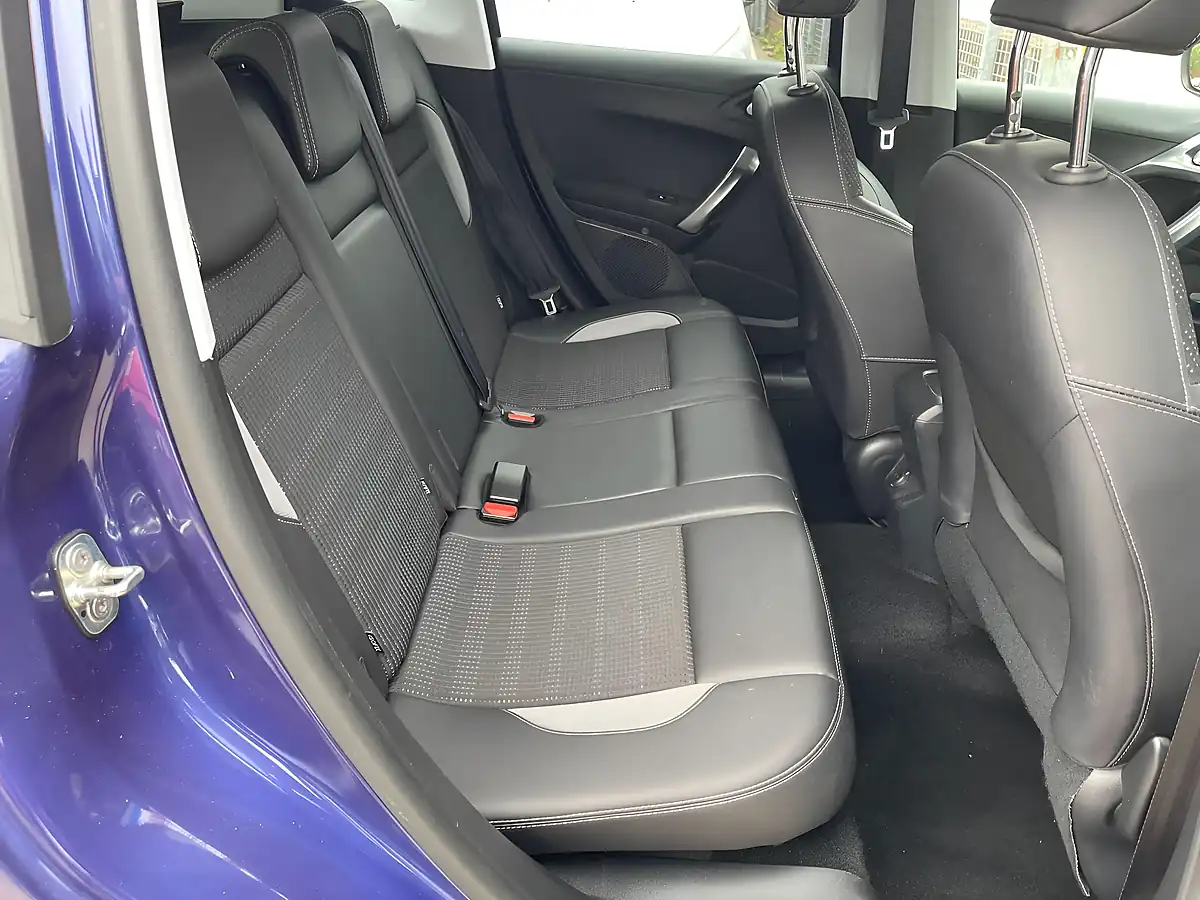 Used 2014 Peugeot 2008 Allure Blue - Interior and Exterior details 14