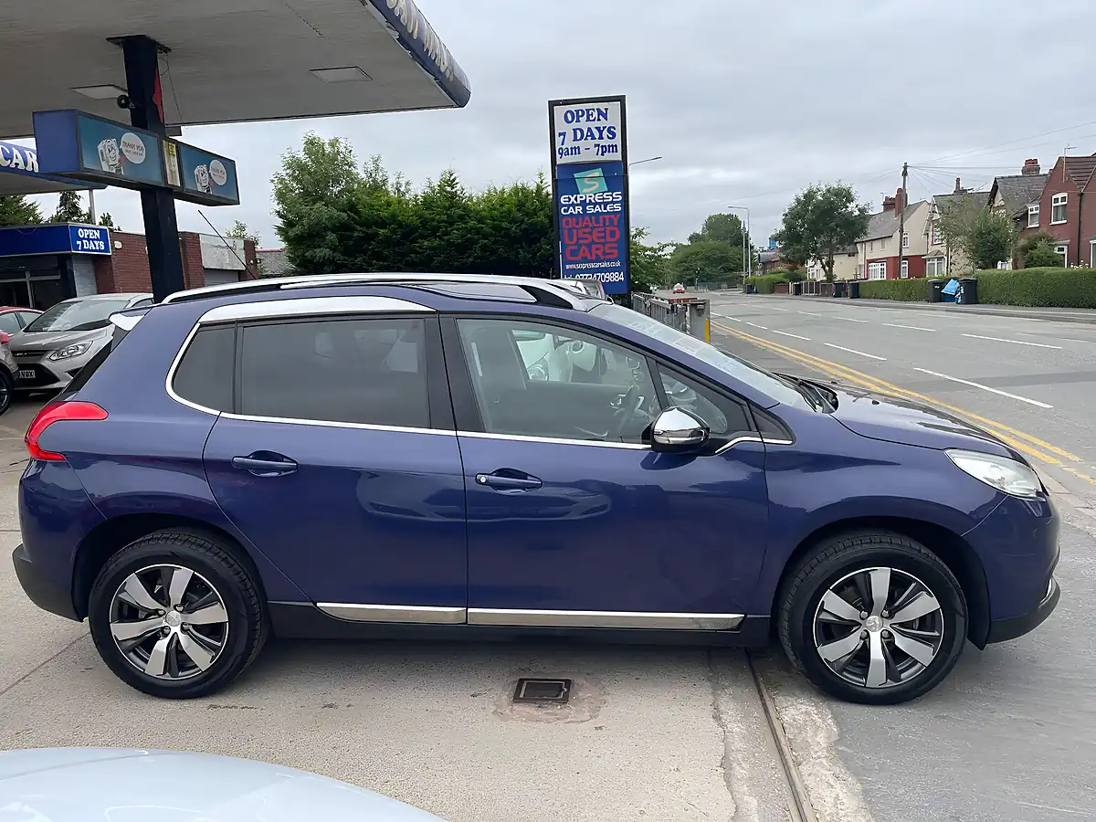 Used 2014 Peugeot 2008 Allure Blue - Interior and Exterior details 3