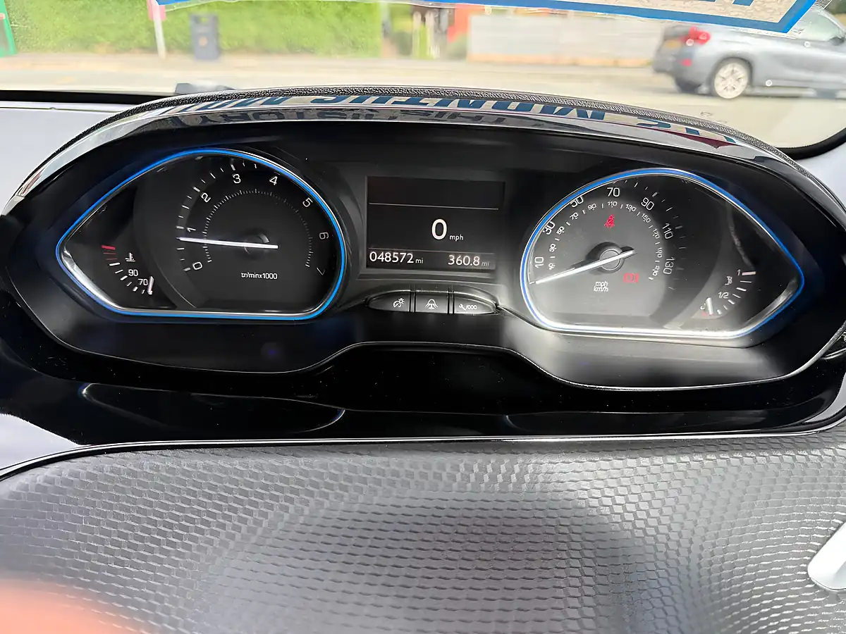 Used 2014 Peugeot 2008 Allure Grey - Interior and Exterior details 9