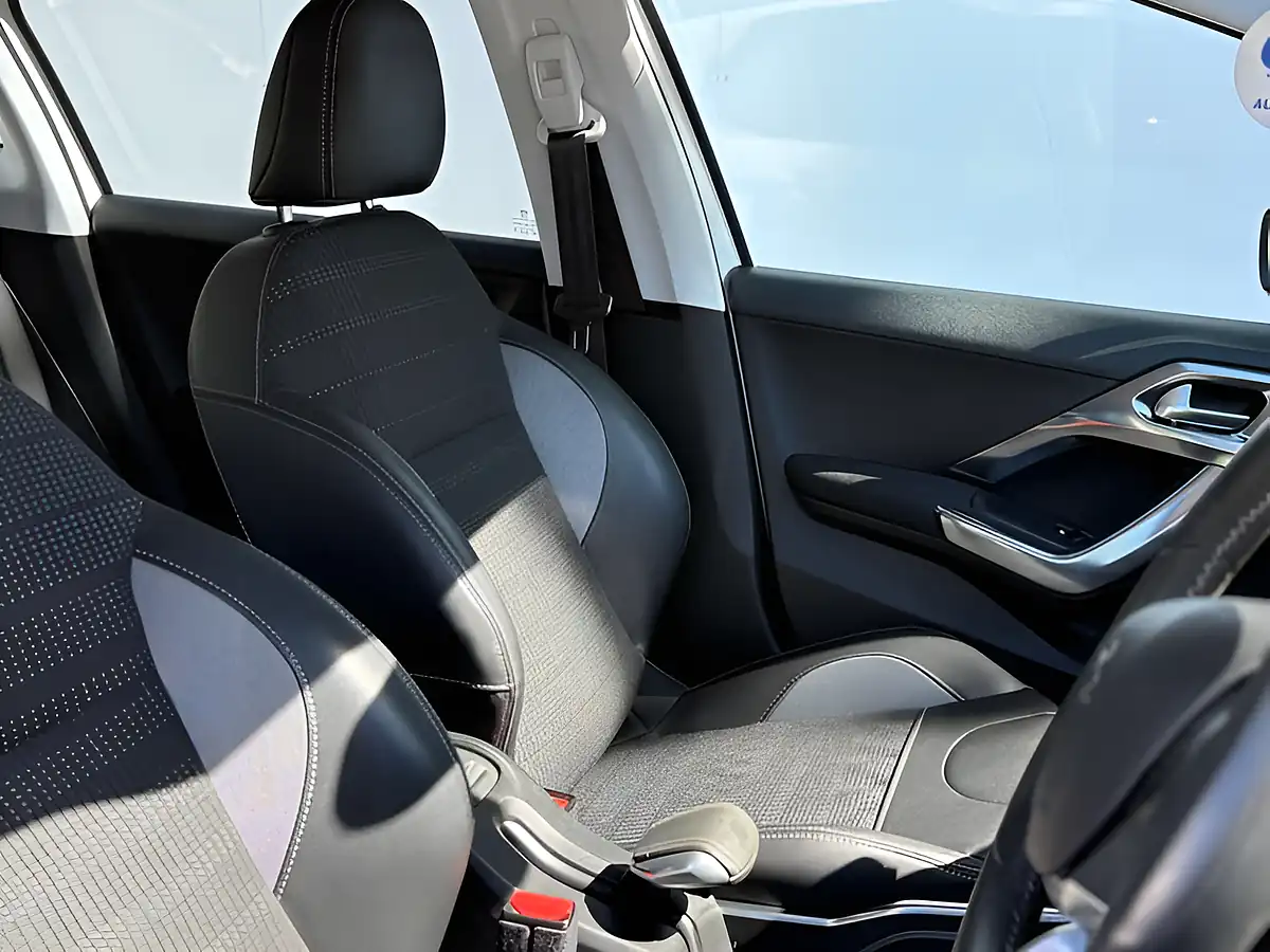 Used 2014 Peugeot 2008 Allure Pearlescent White - Interior and Exterior details 12