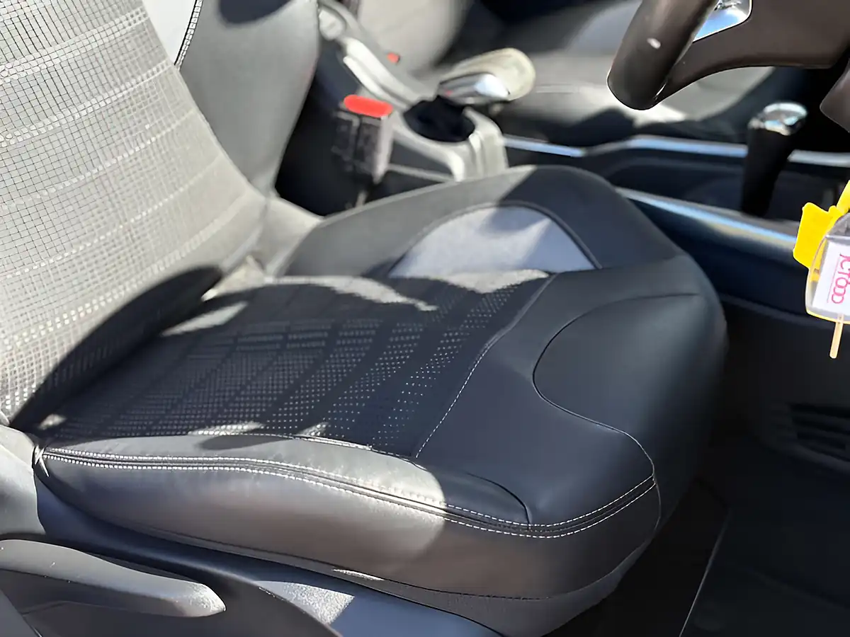 Used 2014 Peugeot 2008 Allure Pearlescent White - Interior and Exterior details 13