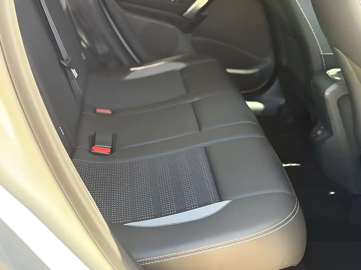 Used 2014 Peugeot 2008 Allure Pearlescent White - Interior and Exterior details 14