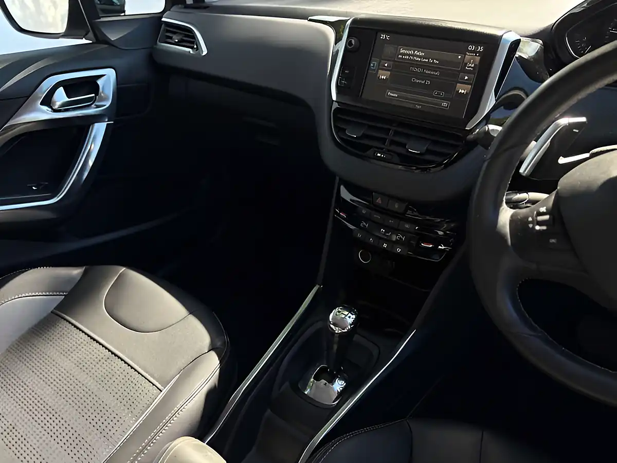 Used 2014 Peugeot 2008 Allure Pearlescent White - Interior and Exterior details 16