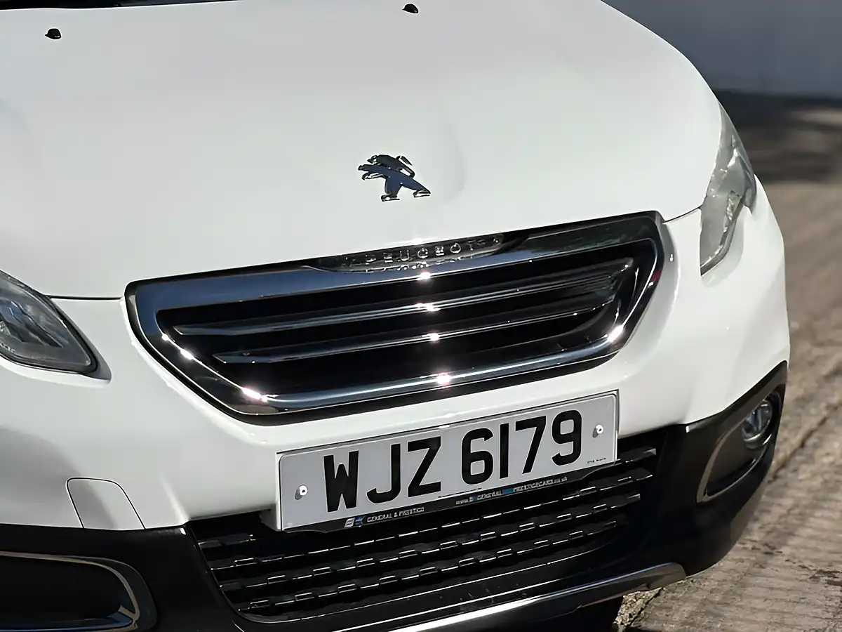 Used 2014 Peugeot 2008 Allure Pearlescent White - Interior and Exterior details 4