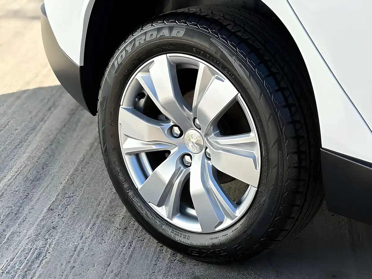 Used 2014 Peugeot 2008 Allure Pearlescent White - Interior and Exterior details 7