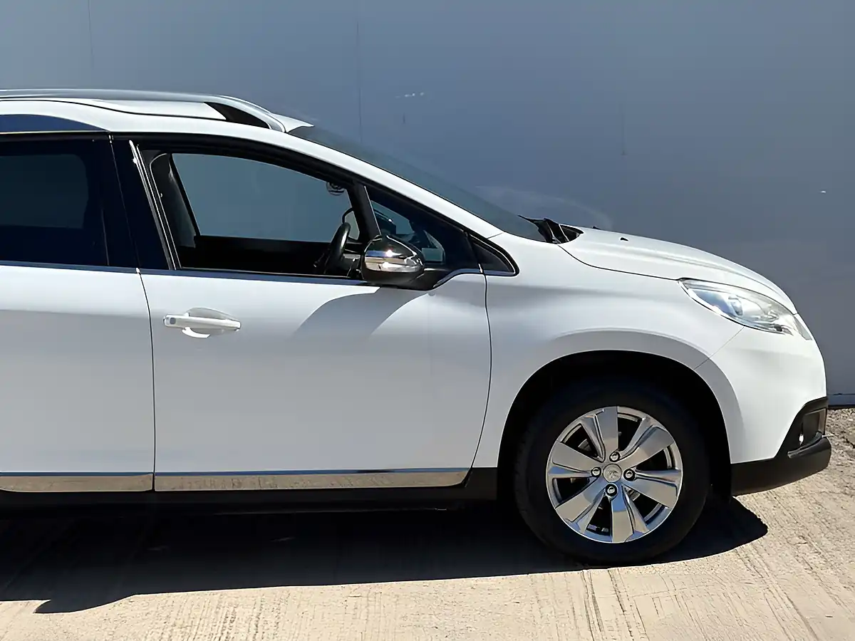 Used 2014 Peugeot 2008 Allure Pearlescent White - Interior and Exterior details 8