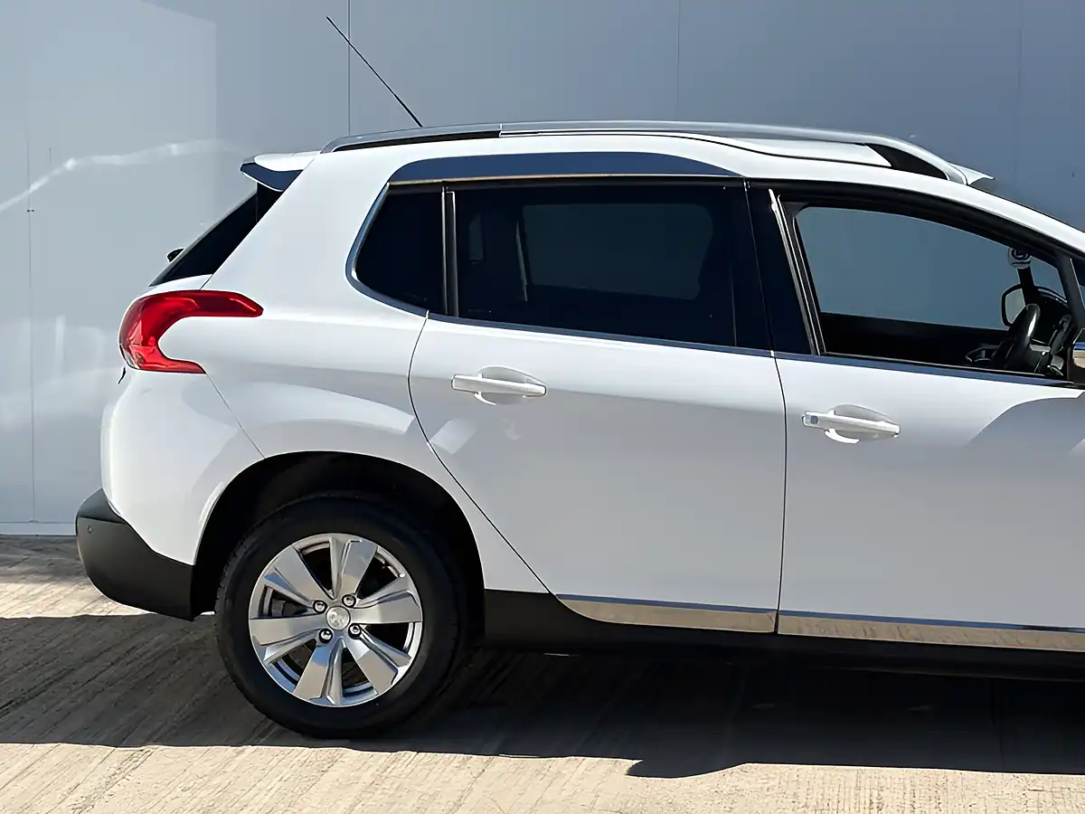 Used 2014 Peugeot 2008 Allure Pearlescent White - Interior and Exterior details 9