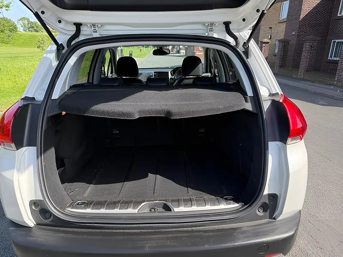 Used 2014 Peugeot 2008 Allure White - Interior and Exterior details 10