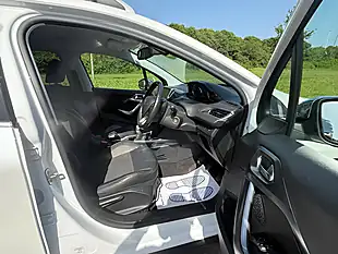 Used 2014 Peugeot 2008 Allure White - Interior and Exterior details 12