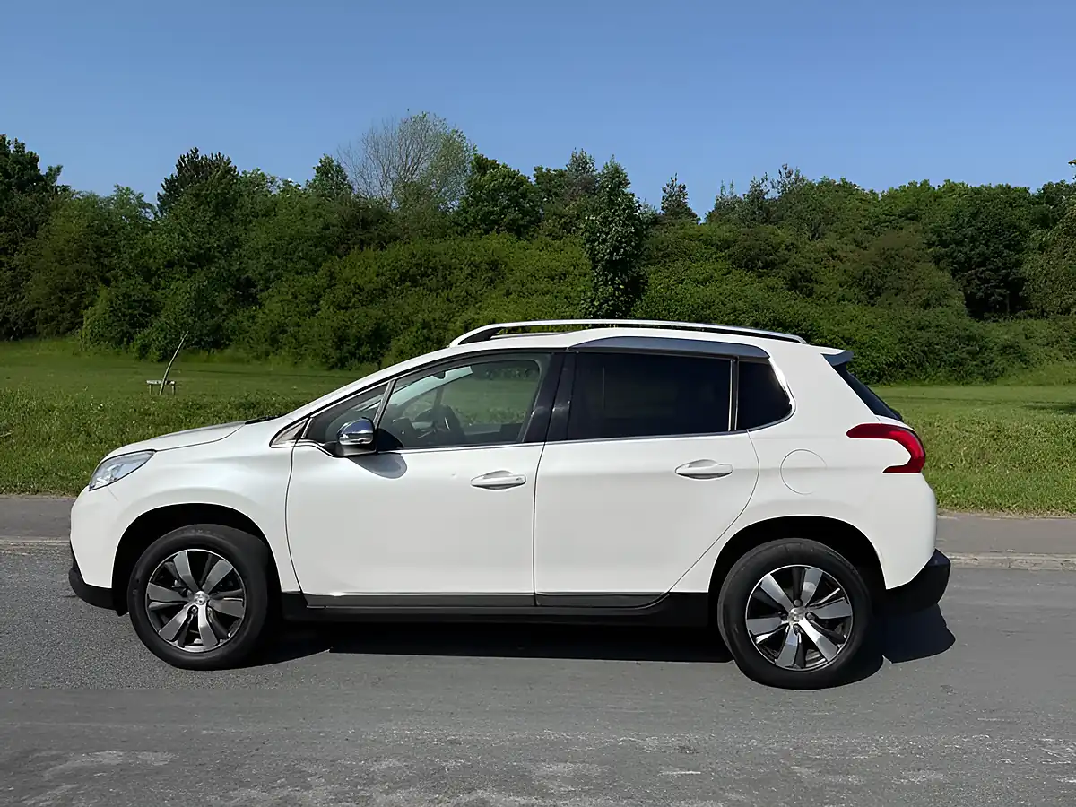 Used 2014 Peugeot 2008 Allure White - Interior and Exterior details 4