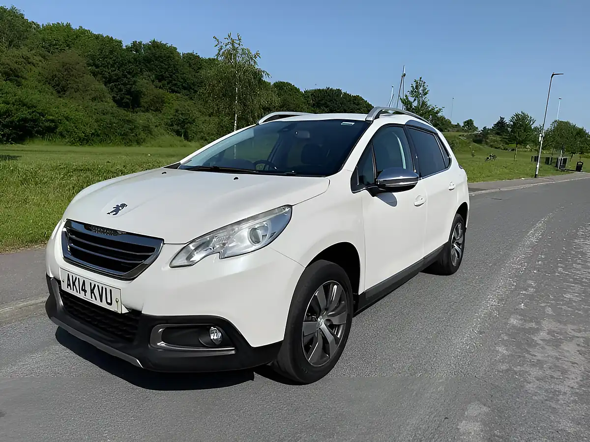 Used 2014 Peugeot 2008 Allure White - Interior and Exterior details 5