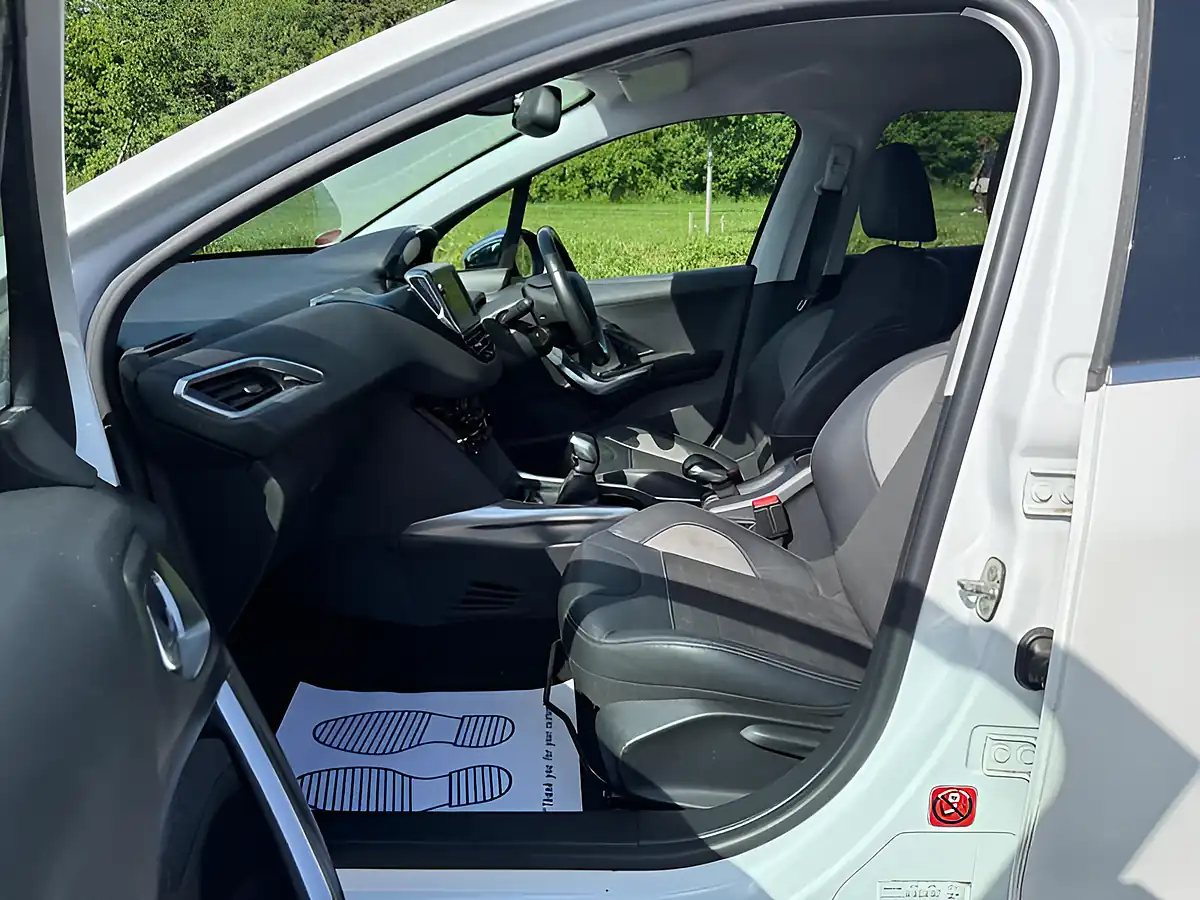 Used 2014 Peugeot 2008 Allure White - Interior and Exterior details 6