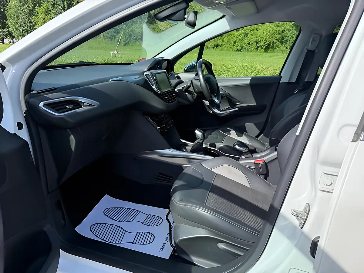 Used 2014 Peugeot 2008 Allure White - Interior and Exterior details 7