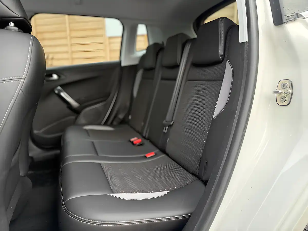 Used 2014 Peugeot 2008 Allure White - Interior and Exterior details 12