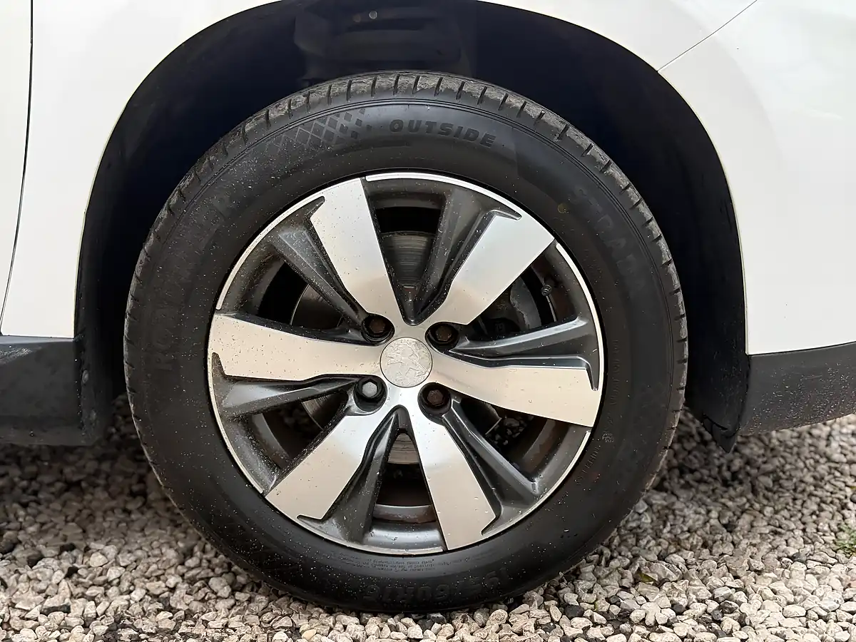 Used 2014 Peugeot 2008 Allure White - Interior and Exterior details 14