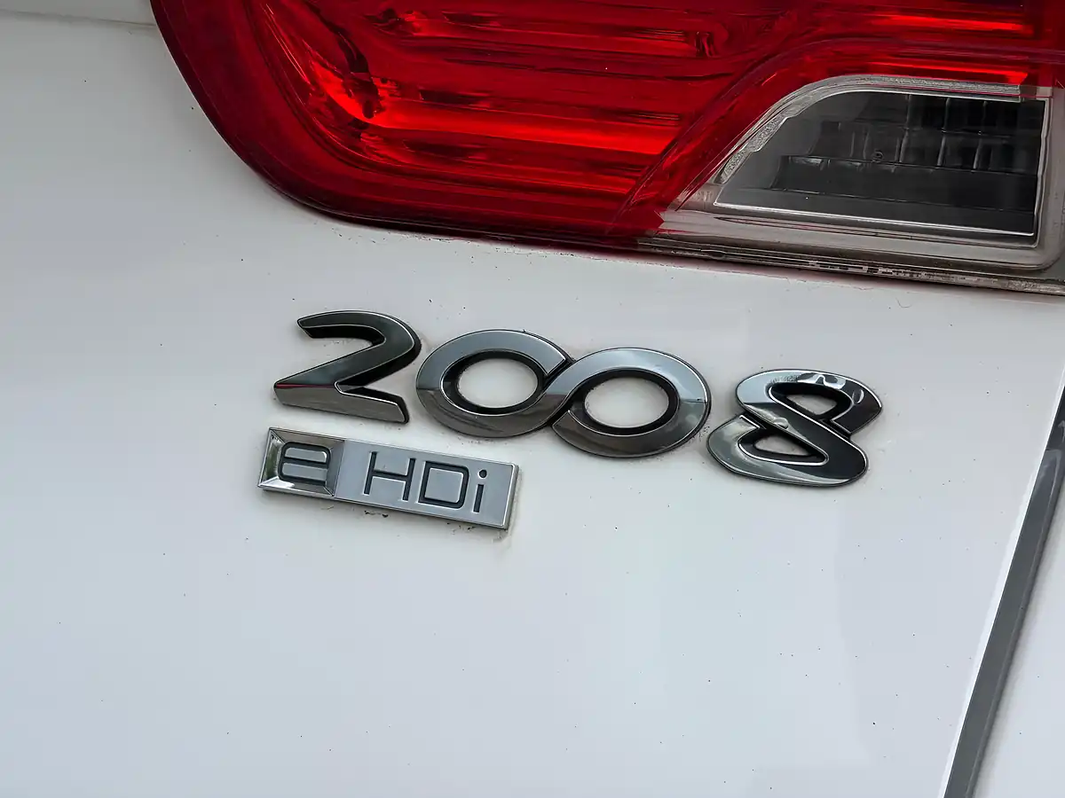 Used 2014 Peugeot 2008 Allure White - Interior and Exterior details 20
